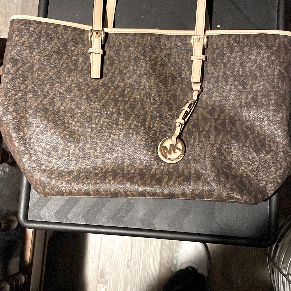 Michael Kors tote handbag. No rips stains or tears. Like new condition